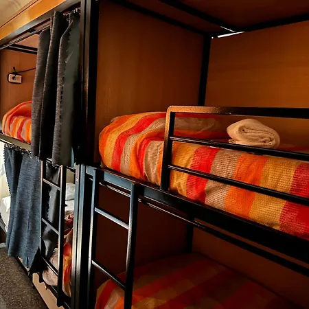 אכסניה Cconforthotels Host *
